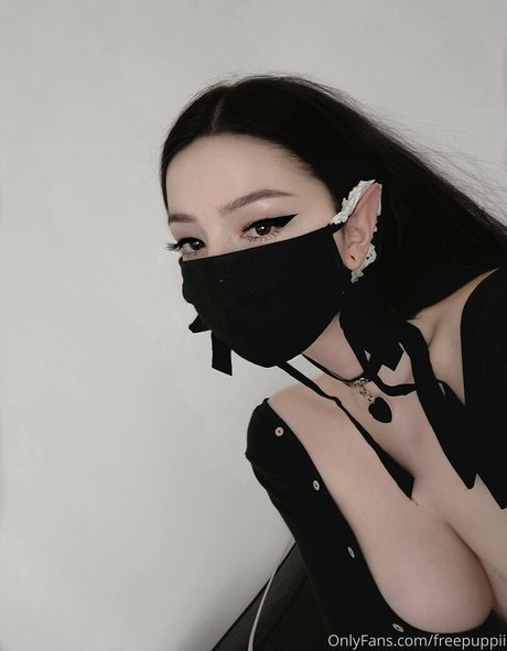 Naken läckt OnlyFans-bild av Freepuppii