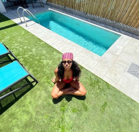 Alasti lekkinud OnlyFans-i pilt Nia Correia Ot