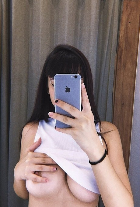 Alasti lekkinud OnlyFans-i pilt Narumixz