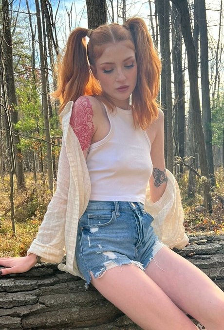 Naakte gelekte OnlyFans-foto van Katierosecoloredglasses