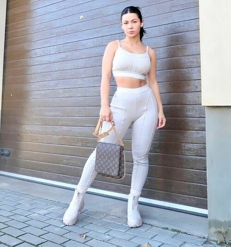 Alasti lekkinud OnlyFans-i pilt Karinakliauz