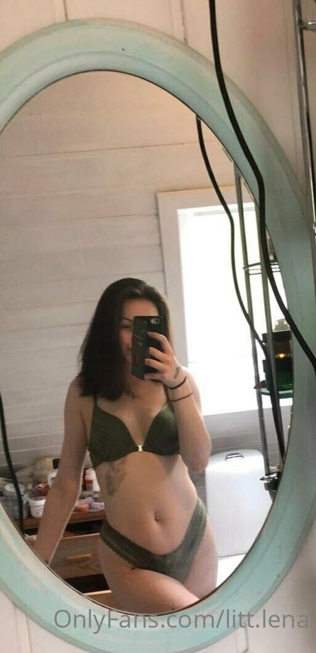 Naken lekkede OnlyFans-bilde av Solenaa