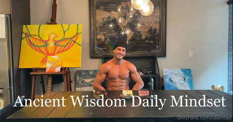 Naken lekkede OnlyFans-bilde av Uberdad