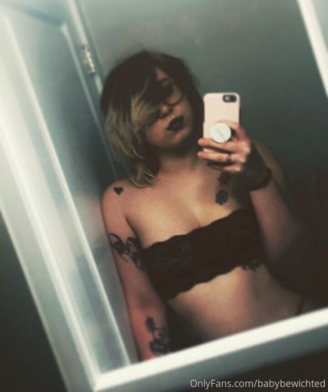 Alasti lekkinud OnlyFans-i pilt Babybewitched