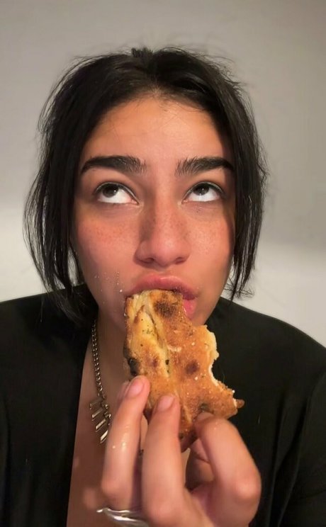 OnlyFans-model Vvithoutshame