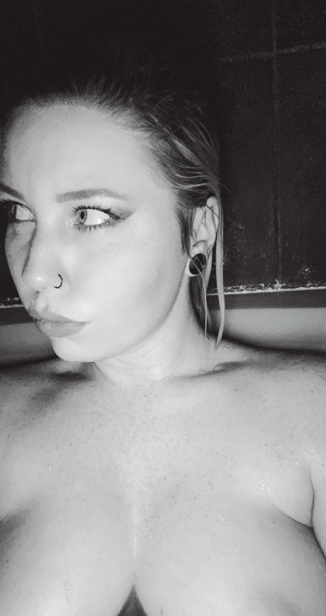 Nahá fotka uniklých OnlyFans od Nova Lee