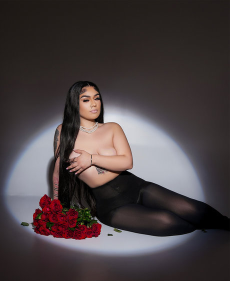 Naken lekkede OnlyFans-bilde av Diamond