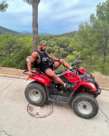 Alasti lekkinud OnlyFans-i pilt Cherr Brown