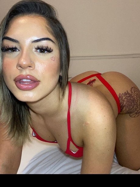 Naken läckt OnlyFans-bild av Notonlymiki