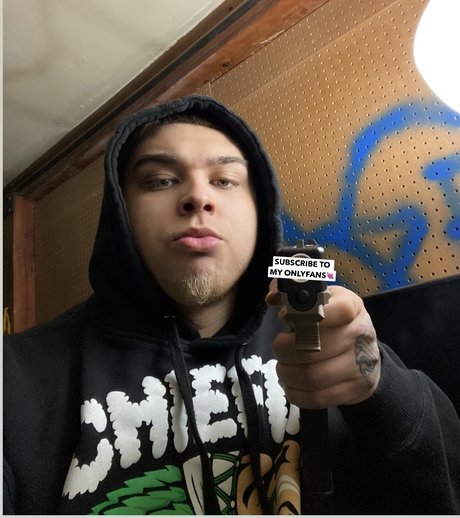 Naken lekkede OnlyFans-bilde av North Baby