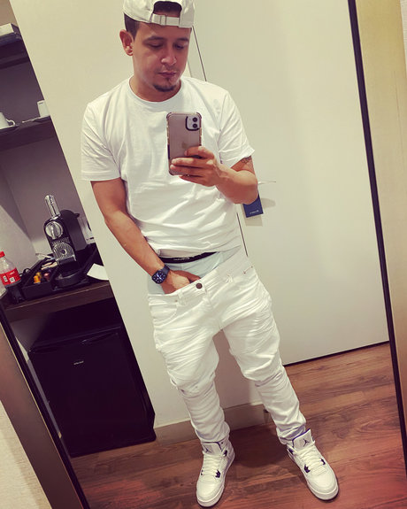 OnlyFans-model Adrianjonathan