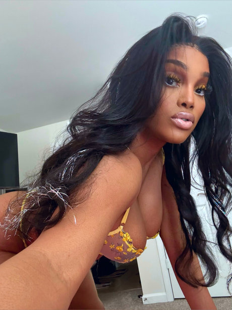 Nacktes geleaktes OnlyFans-Foto von Nyabella