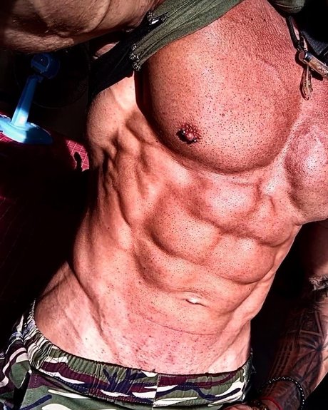 Nahá fotka uniklých OnlyFans od Aaron Wild