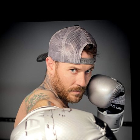 Nacktes geleaktes OnlyFans-Foto von Aaron Hummer