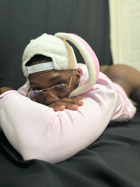 Naken läckt OnlyFans-bild av Entirely Different King