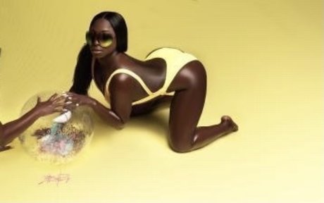 Naken lekkede OnlyFans-bilde av Dark Chile