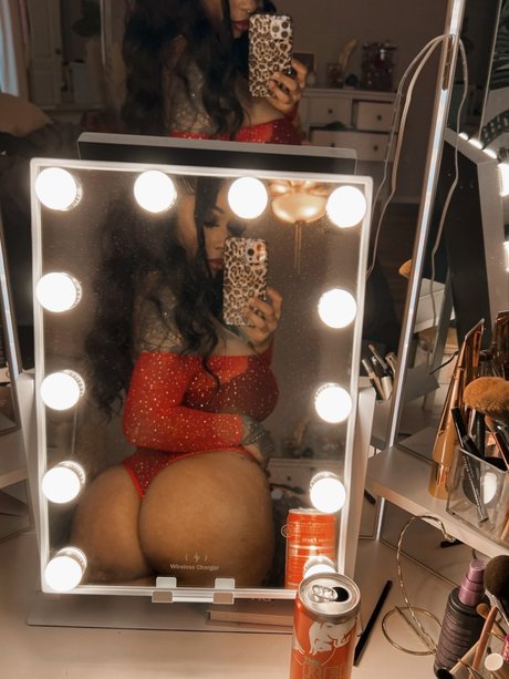 Naken lekkede OnlyFans-bilde av Mimi Perez