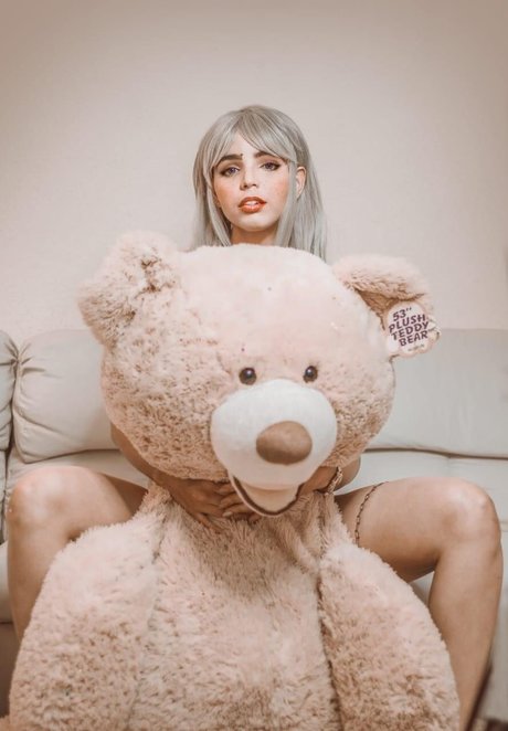 Naken lekkede OnlyFans-bilde av Odett Mart