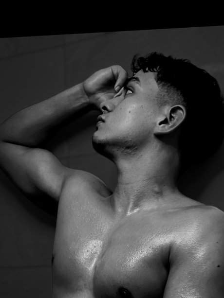 Nahá fotka uniklých OnlyFans od Adonis Falcony