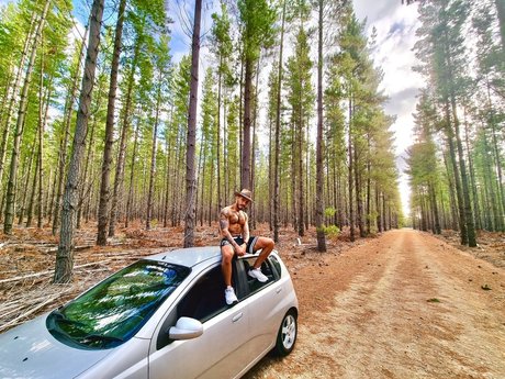 Foto di nudo di fuga di OnlyFans di Julian Gio