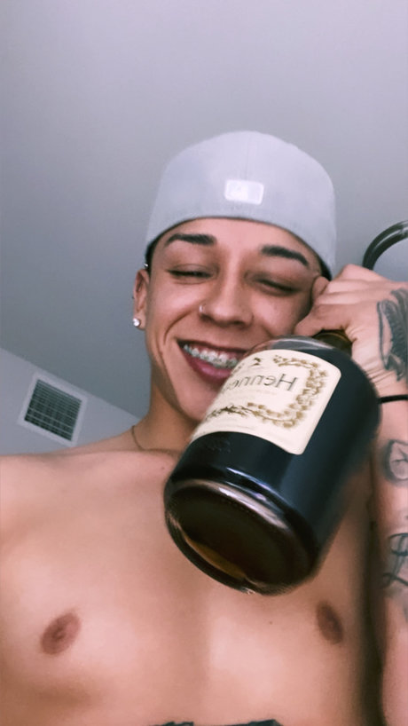 Nacktes geleaktes OnlyFans-Foto von Abovetheclovds