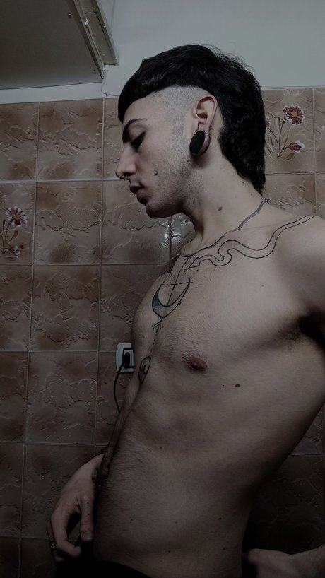 Обнаженная фотография утечки OnlyFans от Alienosupremo