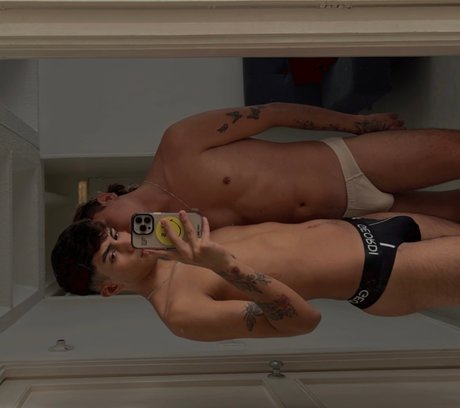 Обнаженная фотография утечки OnlyFans от Juan Y Gabriel