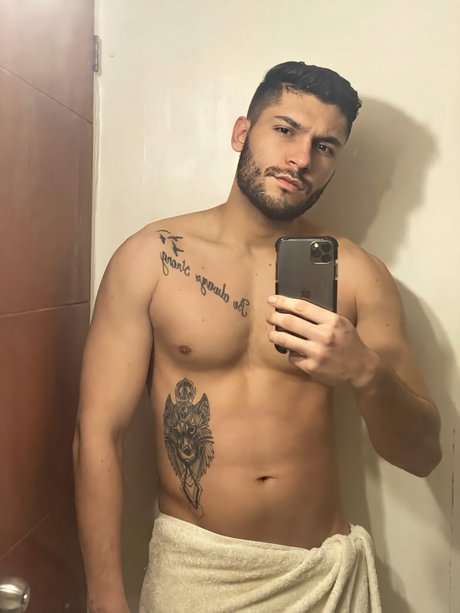 Alasti lekkinud OnlyFans-i pilt Juan Pablo Ortiz