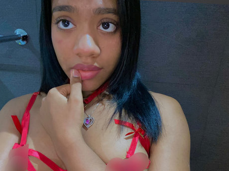 Alasti lekkinud OnlyFans-i pilt Ova