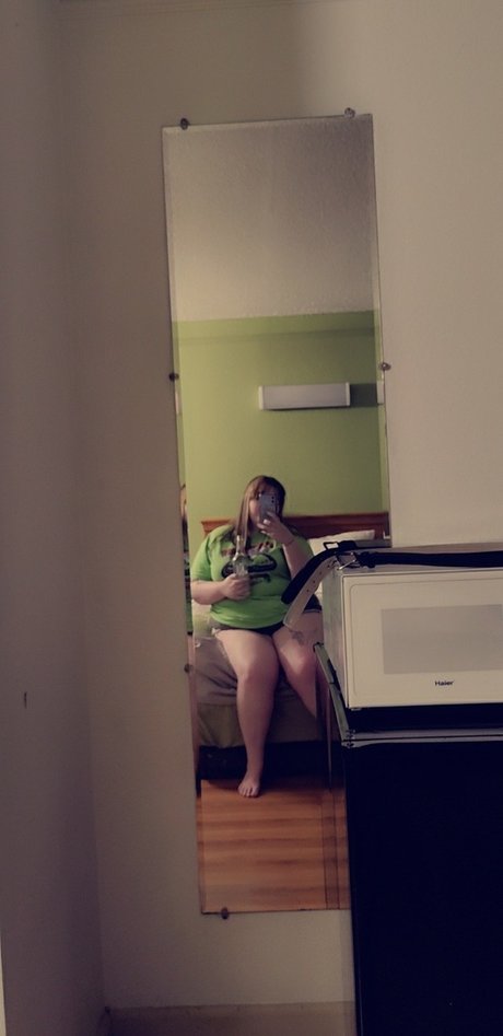 Alasti lekkinud OnlyFans-i pilt Aj