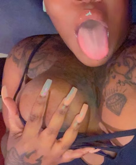Nacktes geleaktes OnlyFans-Foto von Paris 