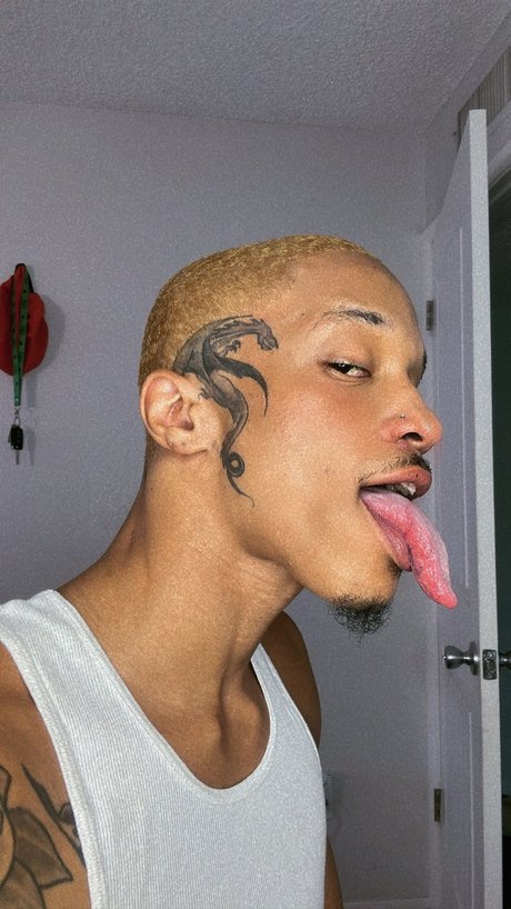 Naken läckt OnlyFans-bild av Papi Nikel