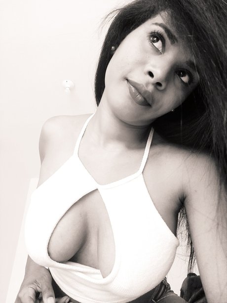 Paola OnlyFansリークヌード写真