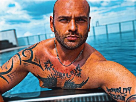 Naken läckt OnlyFans-bild av Aron