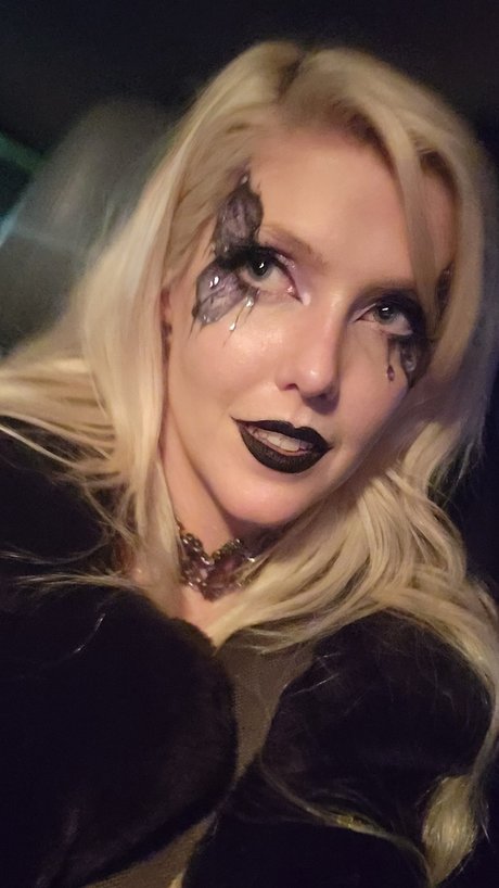 Alasti lekkinud OnlyFans-i pilt April Airborne