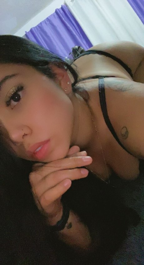 Nacktes geleaktes OnlyFans-Foto von Paola Miel