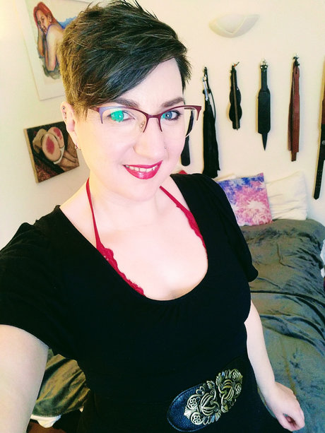 Alasti lekkinud OnlyFans-i pilt Curvy Spanking Lover Pandora Blake 