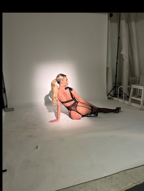 Naken läckt OnlyFans-bild av Paige Booth