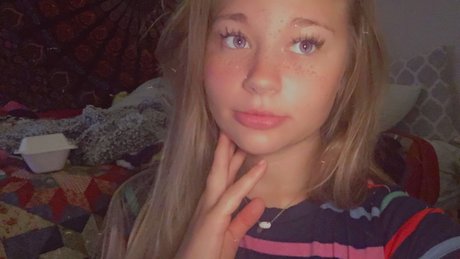 Naken lekkede OnlyFans-bilde av Kat 