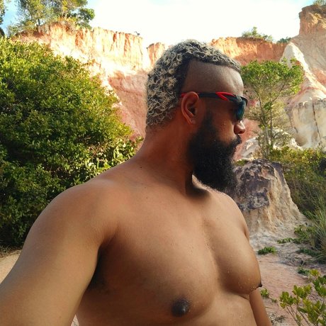 Naken lekkede OnlyFans-bilde av Lazzaro