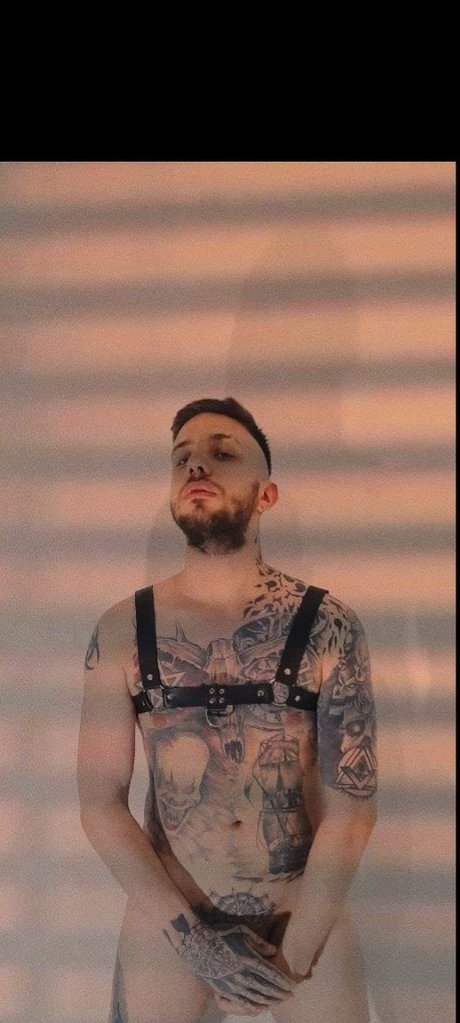 Naakte gelekte OnlyFans-foto van Perseo Megalos