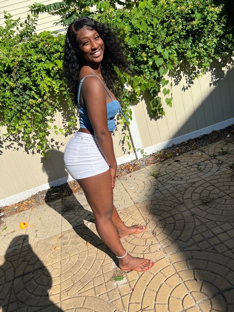 Alasti lekkinud OnlyFans-i pilt Liyah