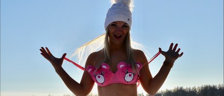 Naken läckt OnlyFans-bild av Pinkbearbirgit