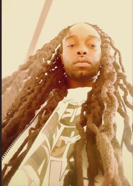 Naken lekkede OnlyFans-bilde av 215pimp