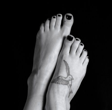 Alasti lekkinud OnlyFans-i pilt Piafpied