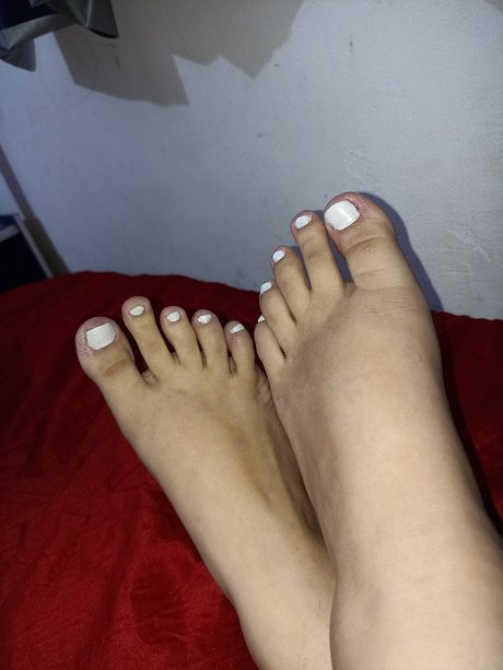 Alasti lekkinud OnlyFans-i pilt Feet Princess