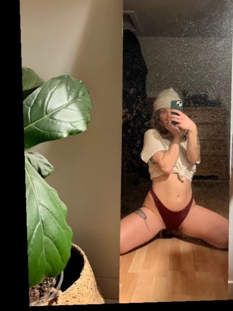 Naakte gelekte OnlyFans-foto van Peyton And Ambrosia