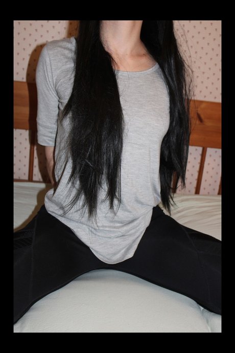 Naken lekkede OnlyFans-bilde av Petitesara