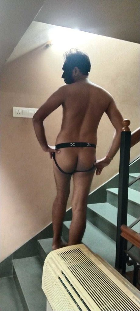 Naken lekkede OnlyFans-bilde av Piyushbottom