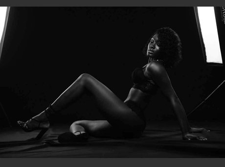 Naakte gelekte OnlyFans-foto van Pixie Sky